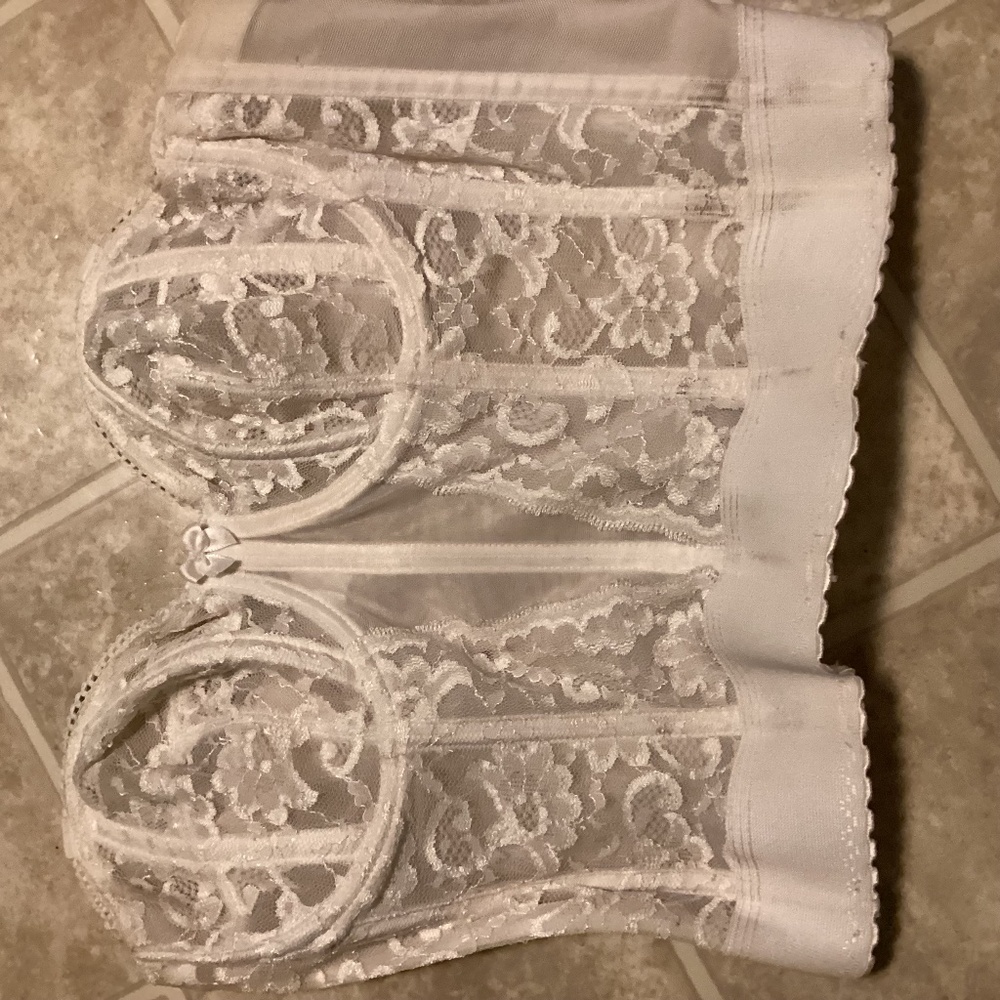~ Women's White Lace Corset ~